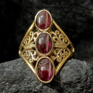 Vintage Filigree Triple Crimson Stone Ring